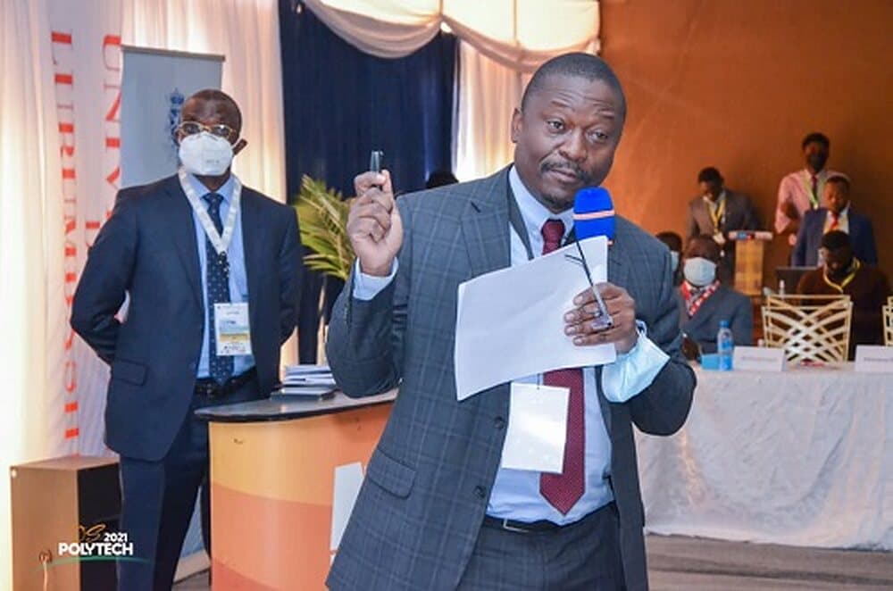 Speaker at a conference on the mining environment